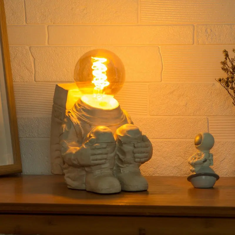 Astronaut Table Lamp Decorfaure