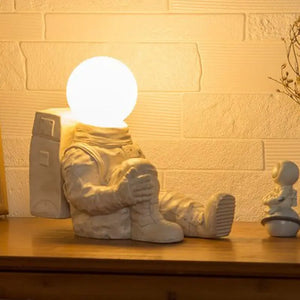 Astronaut Table Lamp Decorfaure